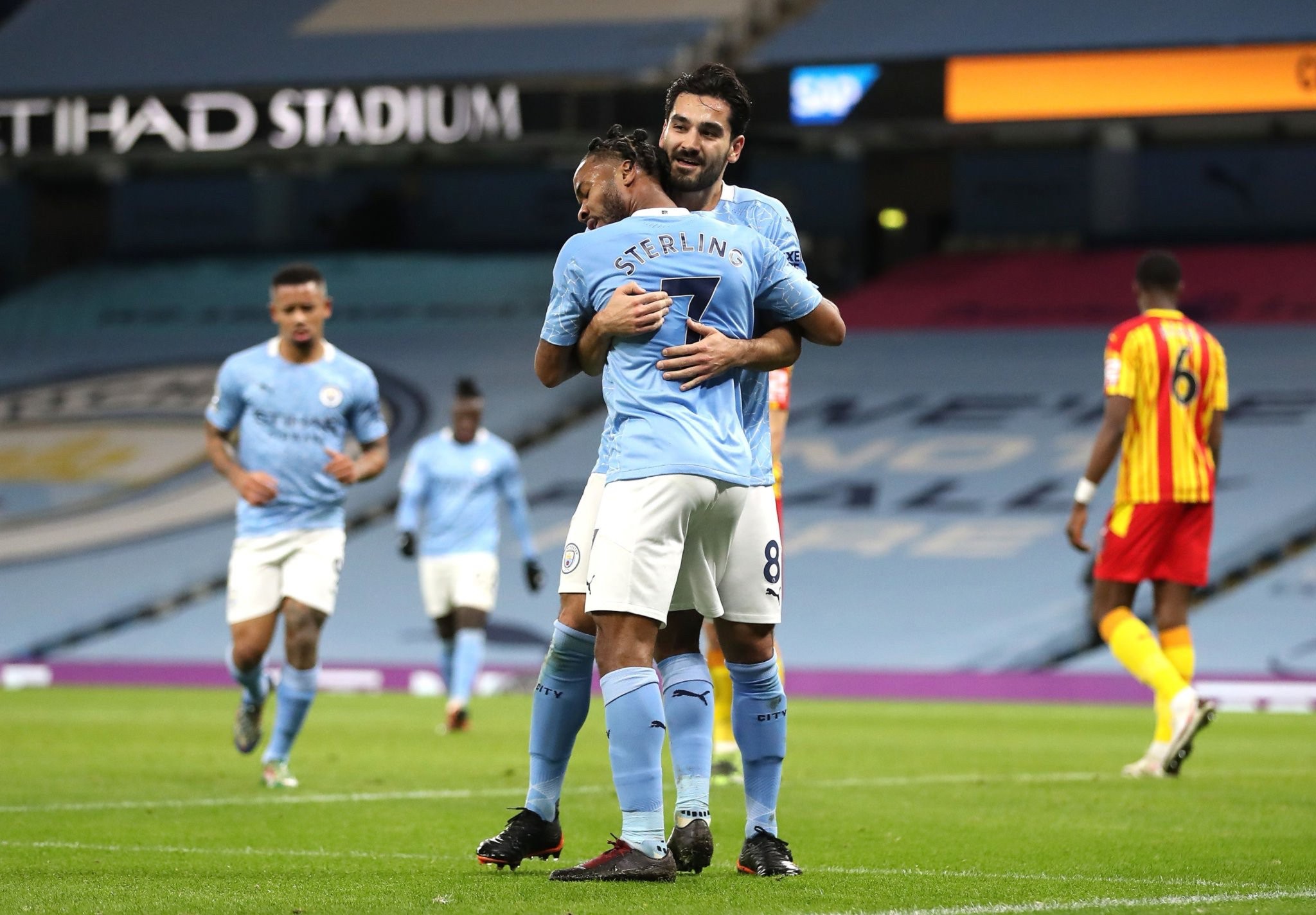 为富安健洋 为富安健洋